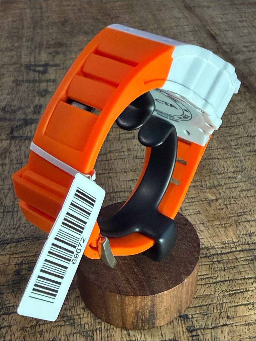 NEW Invicta Vaulthon Bold White & Orange Chronograph Watch 44mm + Original Box - Picture 6 of 8